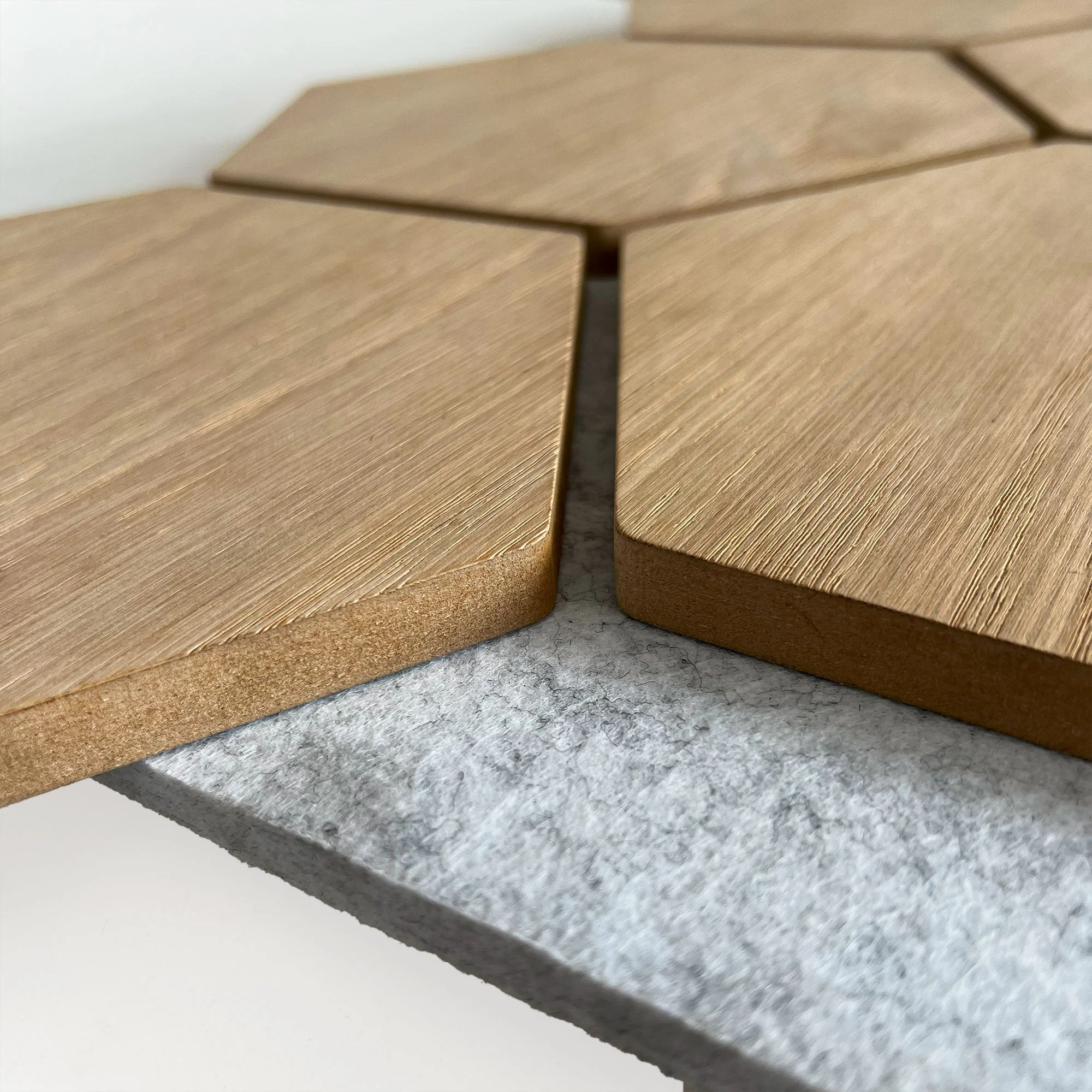 Panneau Mural Hexagonal | Chêne Naturel avec Feutre Gris 81 cm | Acoustique - Image 9